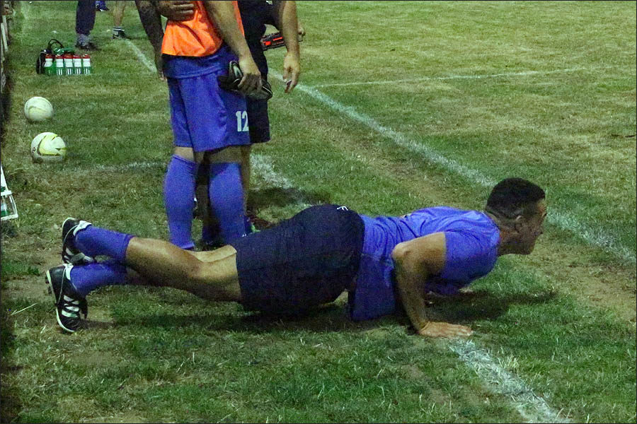 In the other competition, Jets RAF coach James Hall took on the Crawley Green RAF manager in a press ups challenge