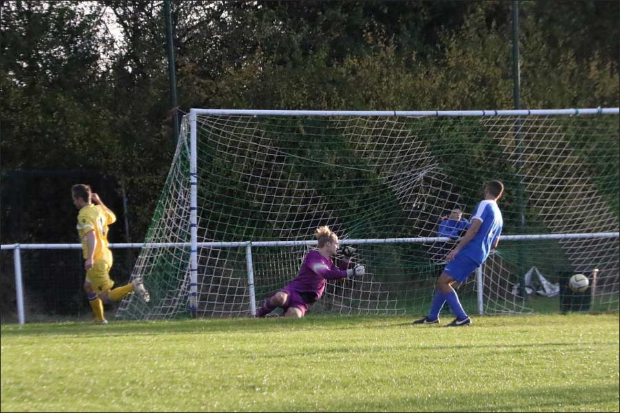 Broxbourne go 2-1 up as the Jets defence goes AWOL