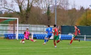 Jack Thompson goes close at 1-1